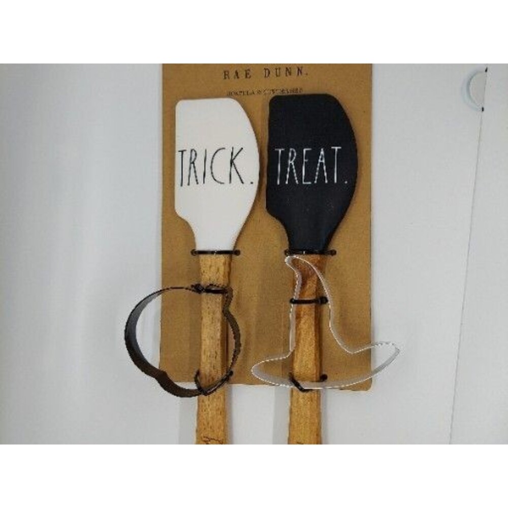 Rae Dunn Halloween Spatula and Cookie Cutter Set "Trick or Treat " NEW!